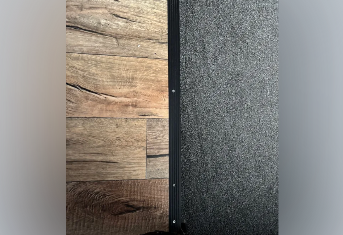 Порог угловой ПУ 05.1800.059 0,9 м Бетон скай. Цена за 6 штук