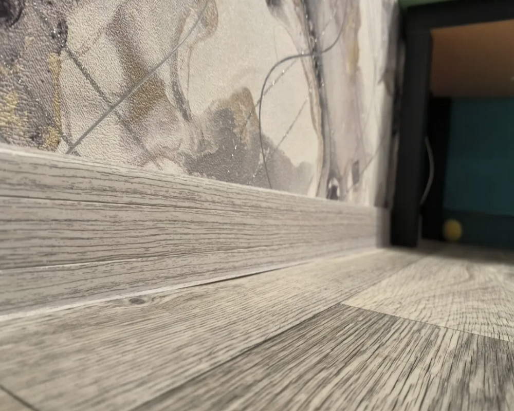 Плинтус ПВХ Salag Lima 72мм 2,5м. Маскара