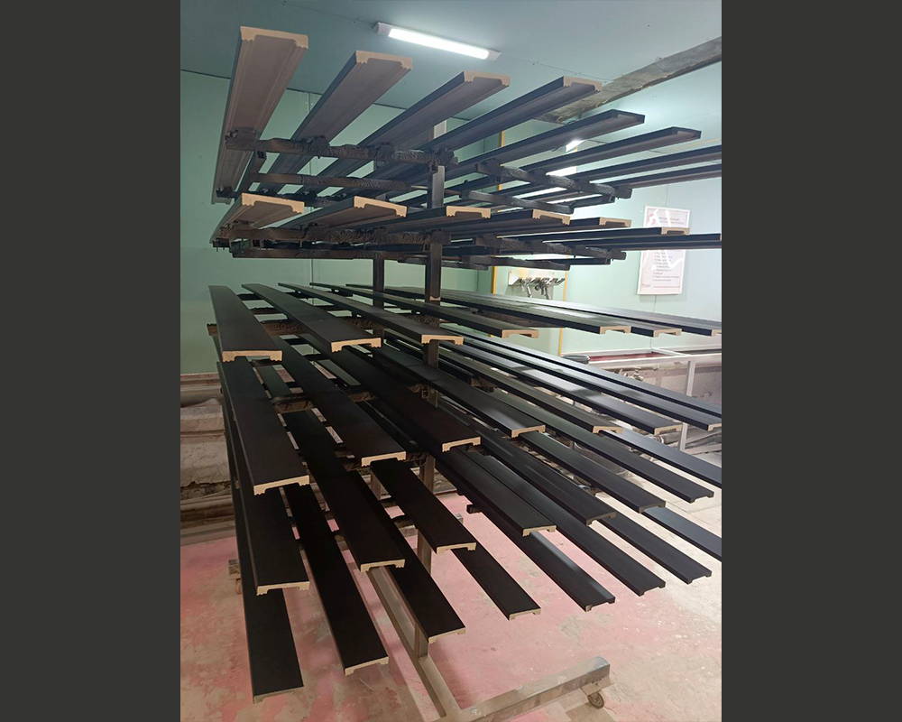 Плинтус ПОЛИСТИРОЛ HI WOOD B90V1 90мм х 14мм х 2,0м. Окраска включена в стоимость