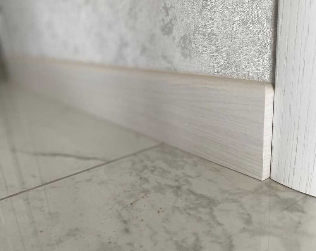 Плинтус МДФ Лука Пл 80МДФ.2700.Point line 24055 Ривьера нью