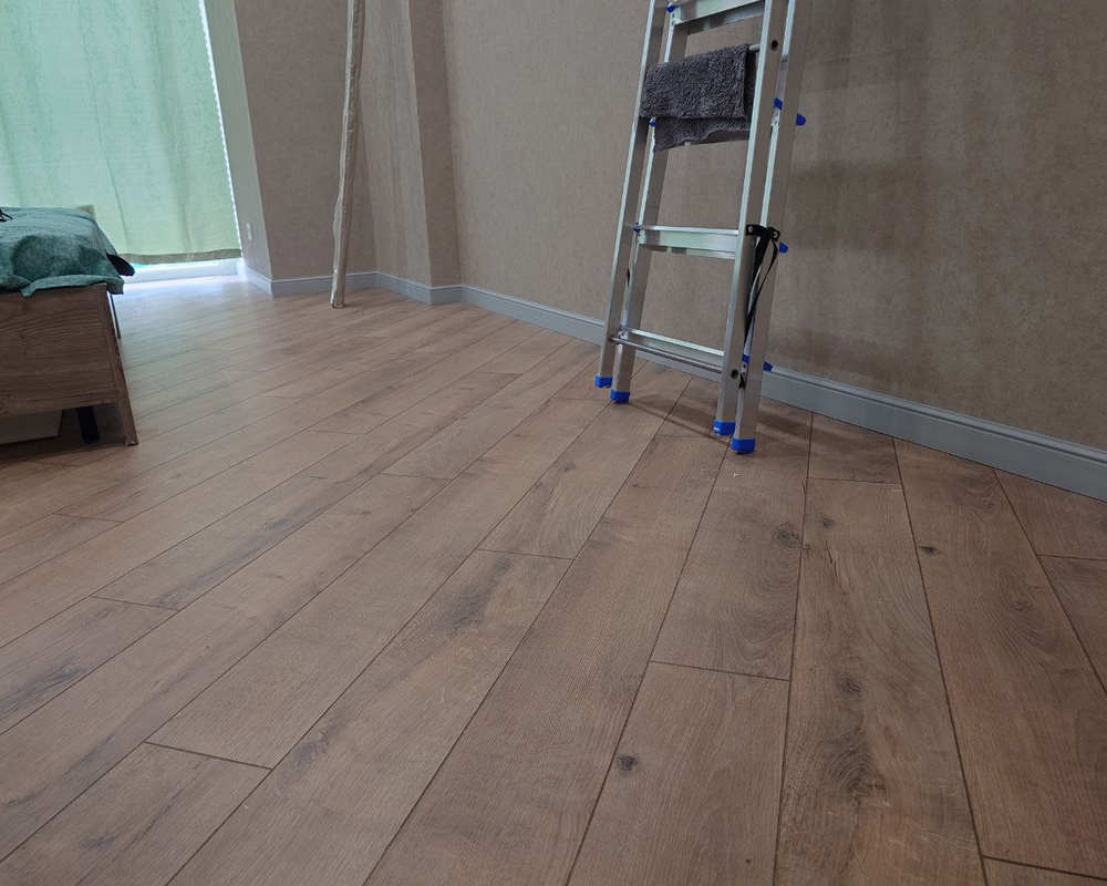 Плинтус СОЛИД 1 UHD 01/80 80*12*2000. Белый под покраску