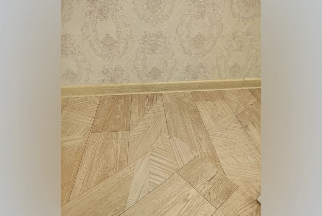 Плинтус ПВХ с кабель-каналом Рико Лео 165 Дуб коньячный