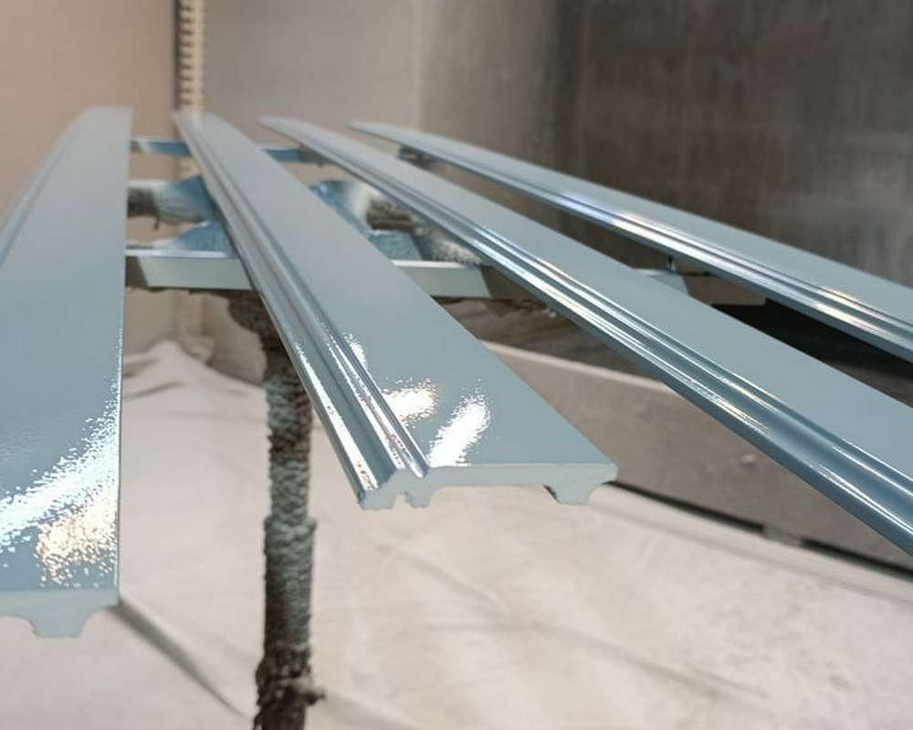 Плинтус СОЛИД 1 UHD 01/80 80*12*2000. Окраска включена в стоимость