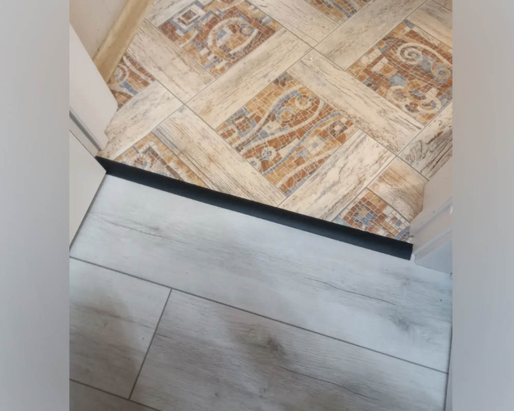 Самоклеящийся порог ЛС 35.1800.4077 Махагон