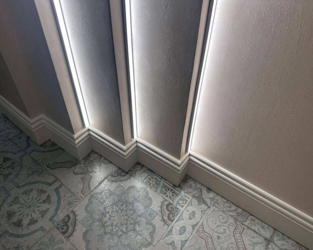 Плинтус из полистирола высокой плотности NMC Wallstyl FO2 Белый