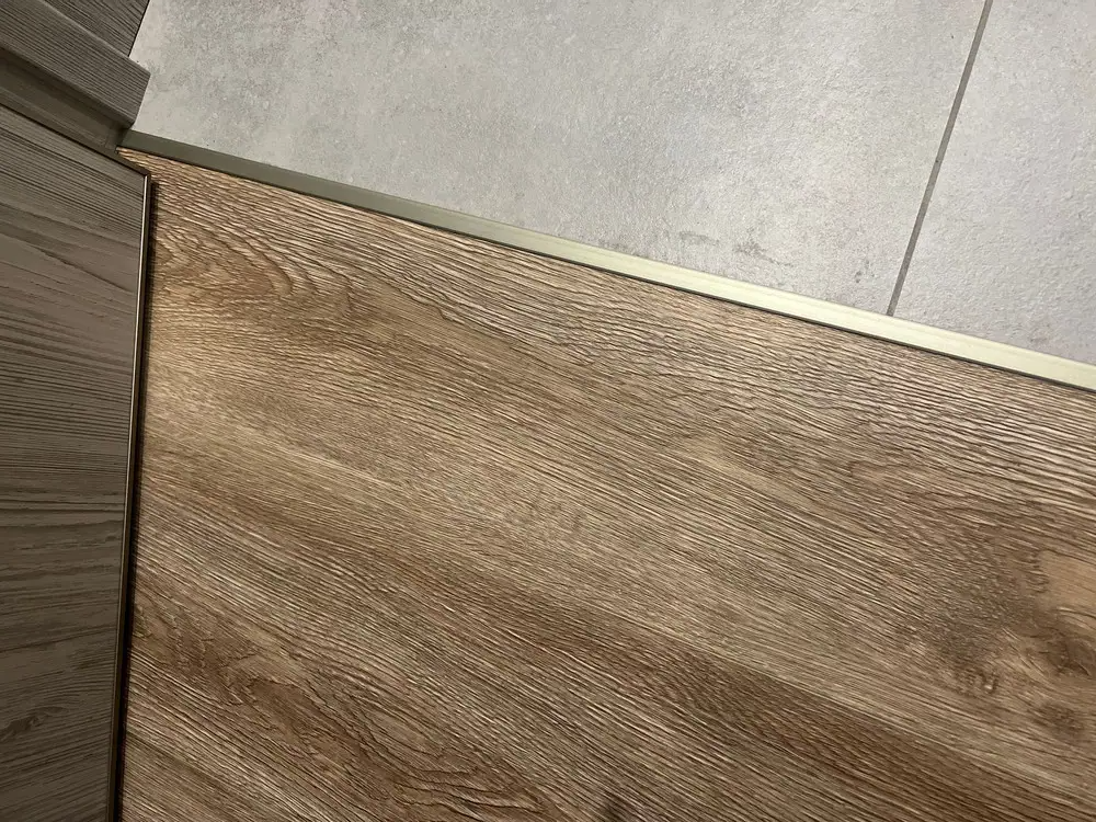 Профиль стыкоперекрывающий ЛС 10НСБ(304).2700.042 2,7 м Шампань