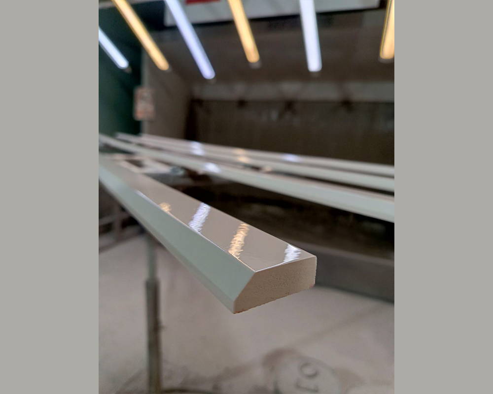 Плинтус полистирол Волшебная Палочка  MSPOL 111 38*13*2000 Окраска включена в стоимость