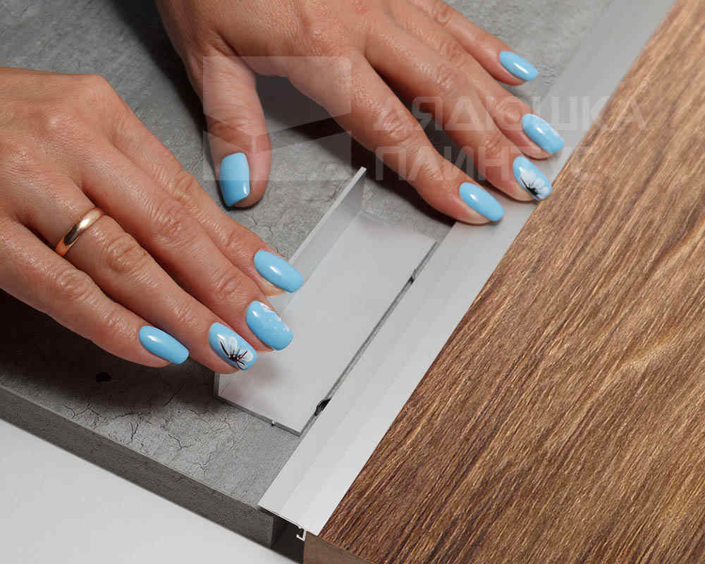 Профиль НЕПЛИНТУС UL20X6-03 20х6х2000мм Черный