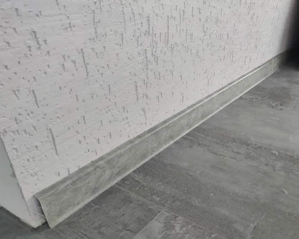 Плинтус ПВХ   MAGIC STIСK 77мм 2,2 м MS109 Лиственница серая