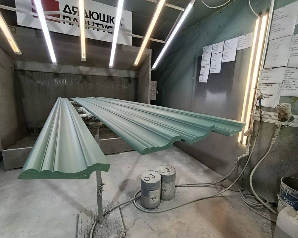 Плинтус ПОЛИСТИРОЛ HI WOOD W009R 100мм х 25мм х 2,0м. Окраска включена в стоимость