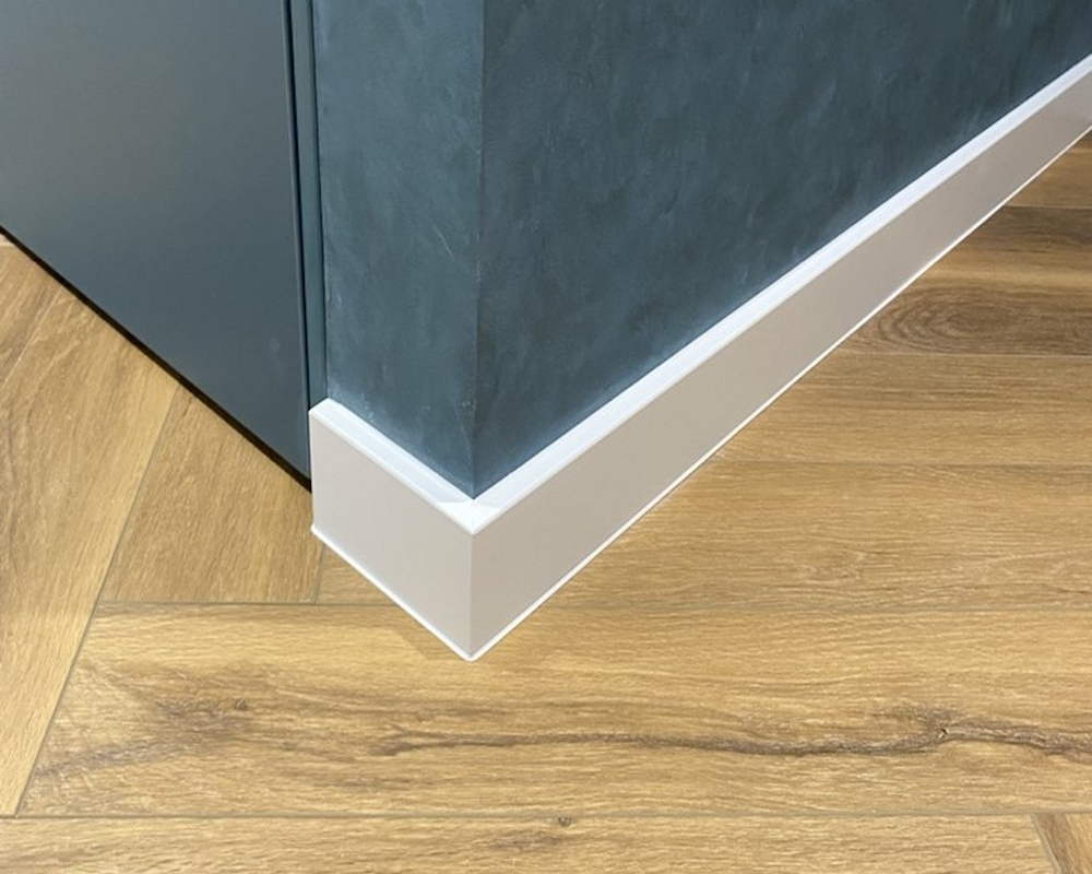 Плинтус ХДФ Dollken Cubu Flex Life XL 60 мм х 2,5 м 5012 Белый