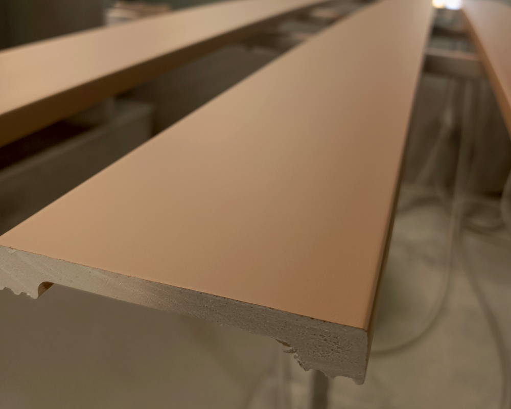 Плинтус ПОЛИСТИРОЛ HI WOOD B70V1 70мм х 12мм х 2,0м. Окраска включена в стоимость