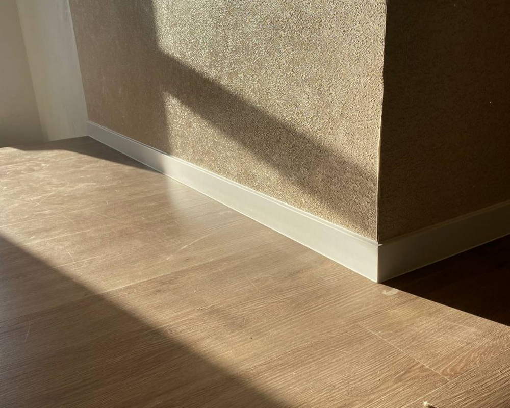 Плинтус ХДФ Dollken Cubu Flex Life XL 60 мм х 2,5 м 5012 Белый