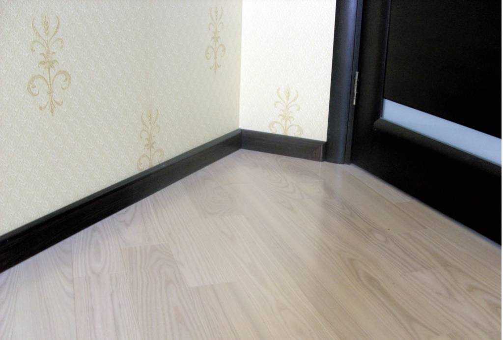 Плинтус МДФ Лука Пл 80МДФ.2700.Point line 24014 Дуб оверленд темный