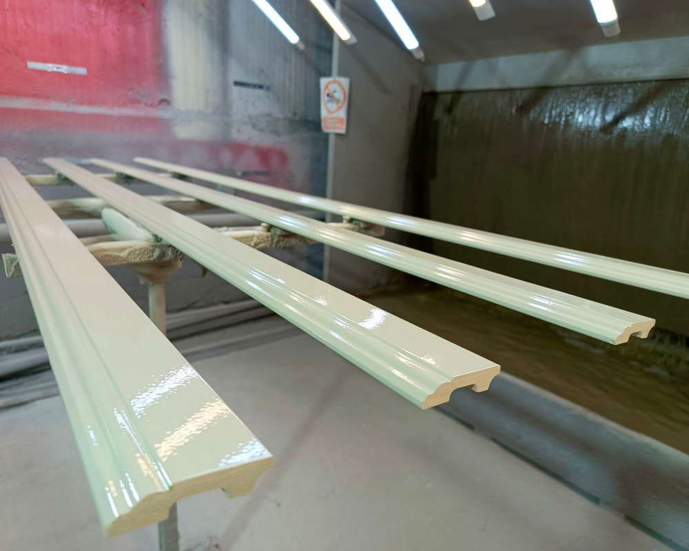 Плинтус из полистирола высокой плотности Волшебная Палочка 100*13*2000. MSPOL 103. Окраска включена в стоимость