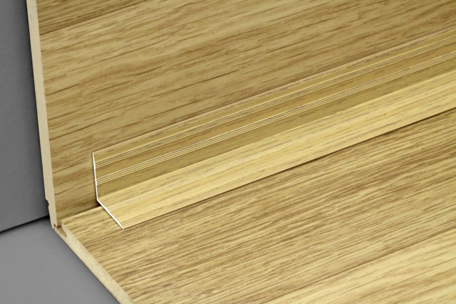 Порог угловой ПУ 05-1.900.082 Дуб светлый