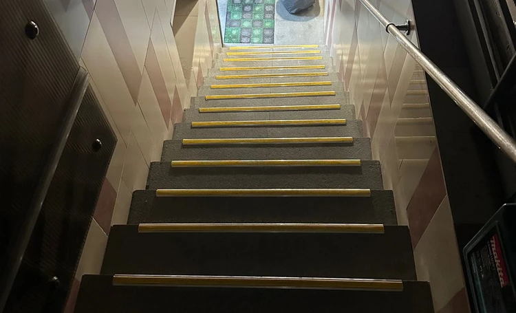 Порог угловой ПУ 07.2700.201лч Серебро