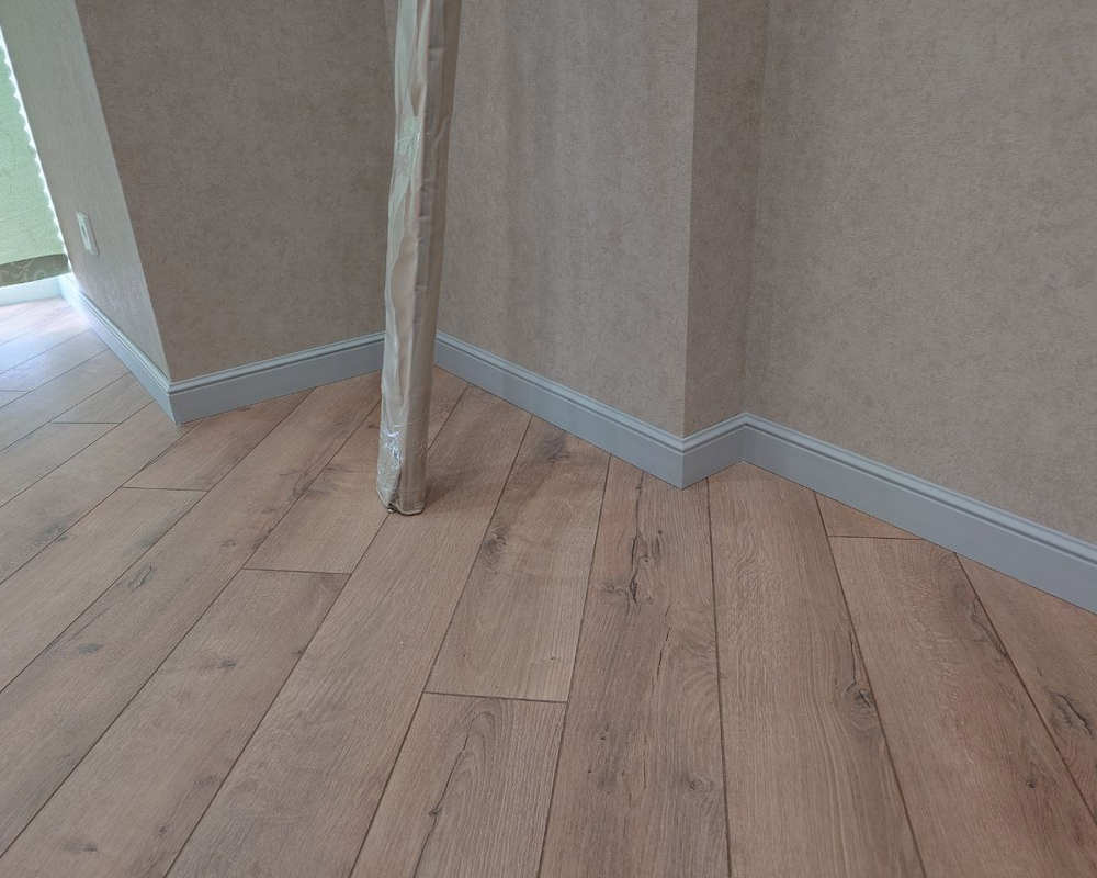 Плинтус из полистирола высокой плотности Волшебная палочка MSPOL 110 120*15*2000 Белый под покраску