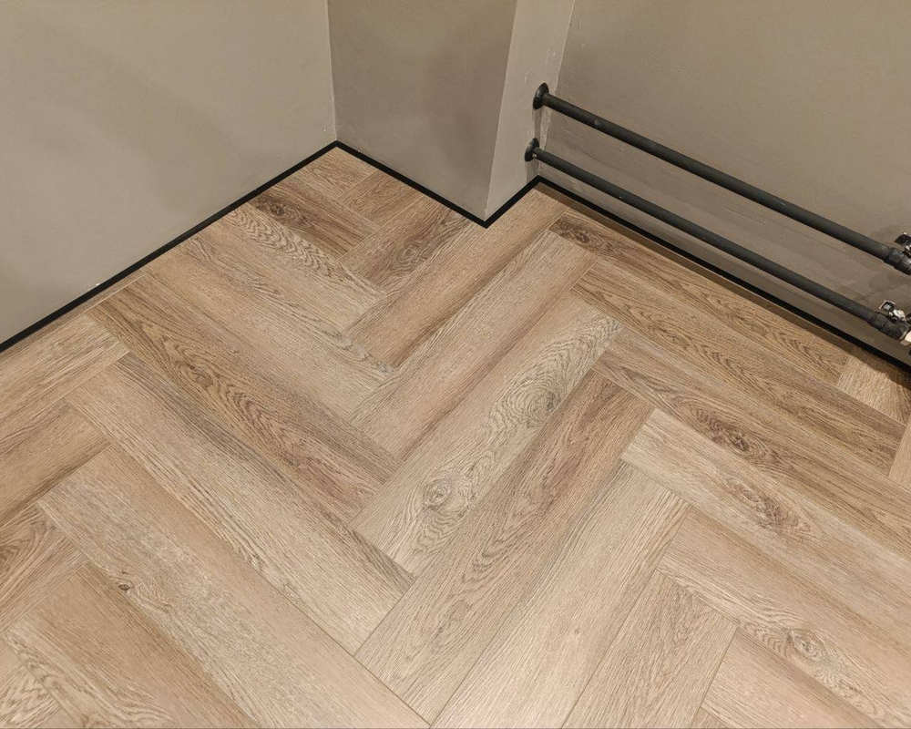 Микроплинтус AL16X5-03 16х6х2000мм Чёрный