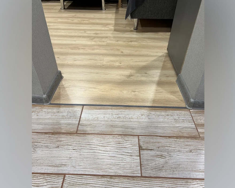 Порог одноуровневый ЛС 10.2700.258 Бетон сильвер