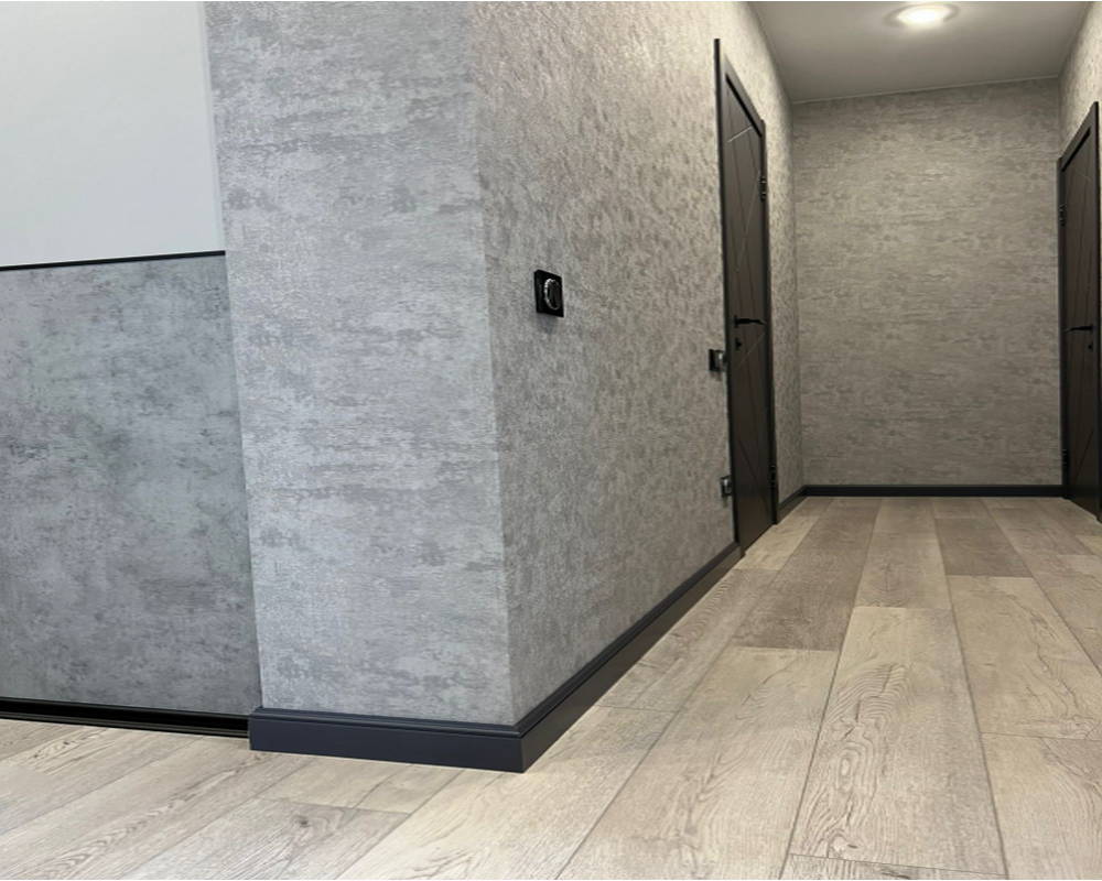 Плинтус ПОЛИСТИРОЛ HI WOOD B75V1L 75мм х 12мм х 2,0м. Окраска включена в стоимость