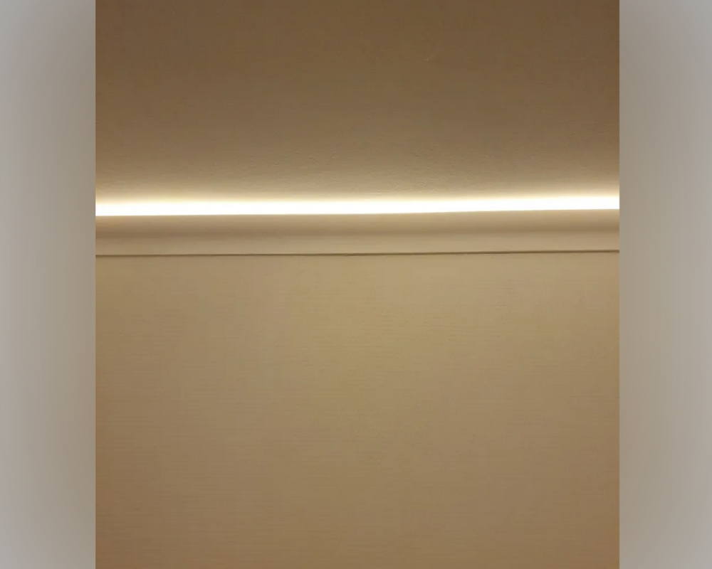 Карниз потолочный из полистирола высокой плотностиNMC IL3 50*32,5*2000 Белый под покраску