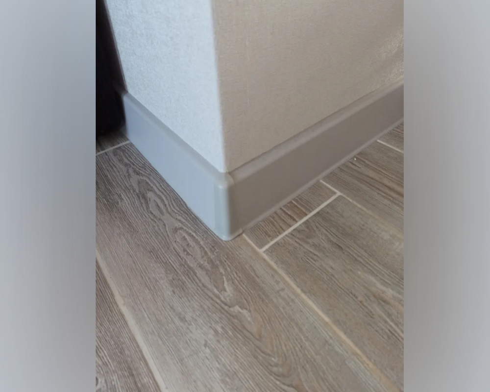 Плинтус ПВХ   MAGIC STIСK 77мм 2,2 м MS101 Граб