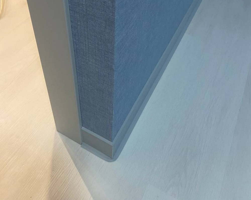 Плинтус ХДФ Dollken S100 100 мм х 2,575м 1202 Светло-серый