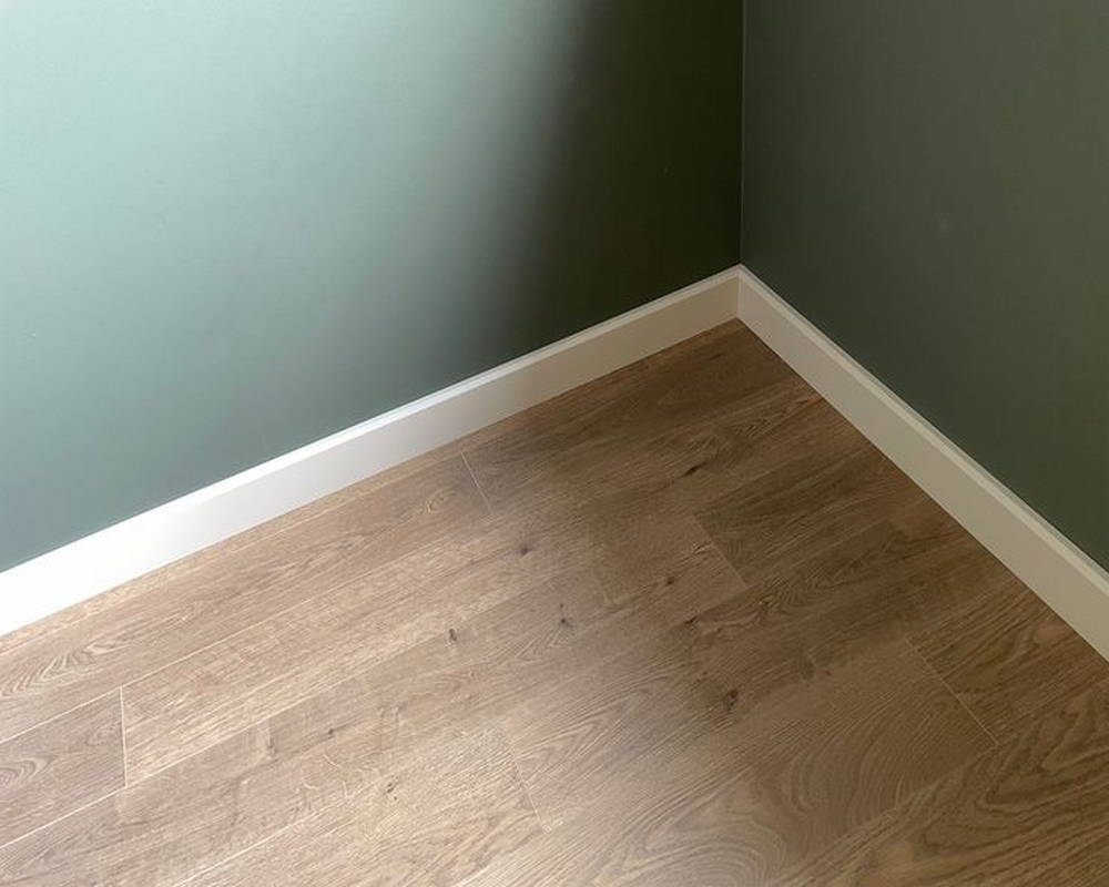 Плинтус полистирол Волшебная Палочка  MSPOL 111 38*13*2000 Окраска включена в стоимость