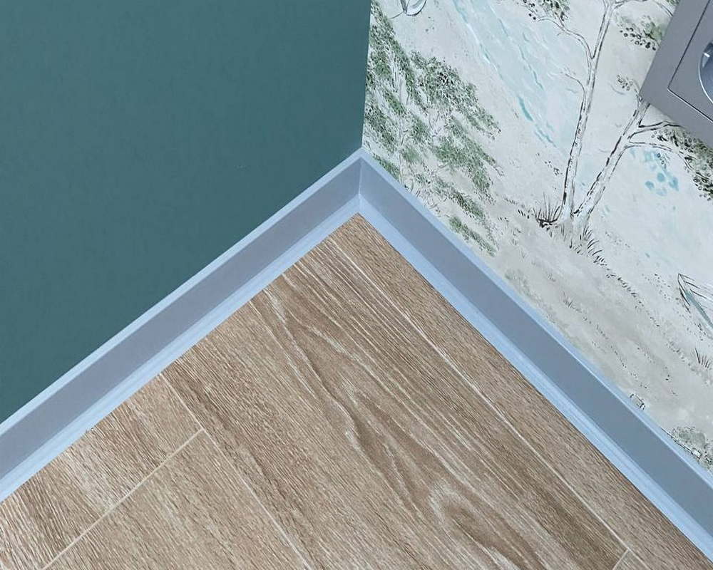 Плинтус ХДФ Dollken S60 60 мм х 2,575м 1202 Светло-серый