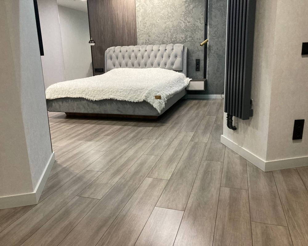 Плинтус из полистирола высокой плотности Волшебная палочка. Окрашенная. 80мм 2м. NCS 2002G