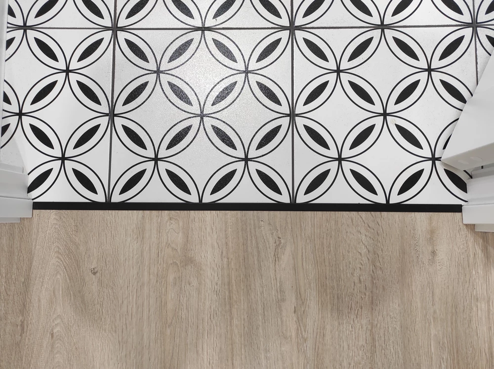 Профиль стыкоперекрывающий ЛС 10НСЗ(304).2700.010 2,7 м Графит