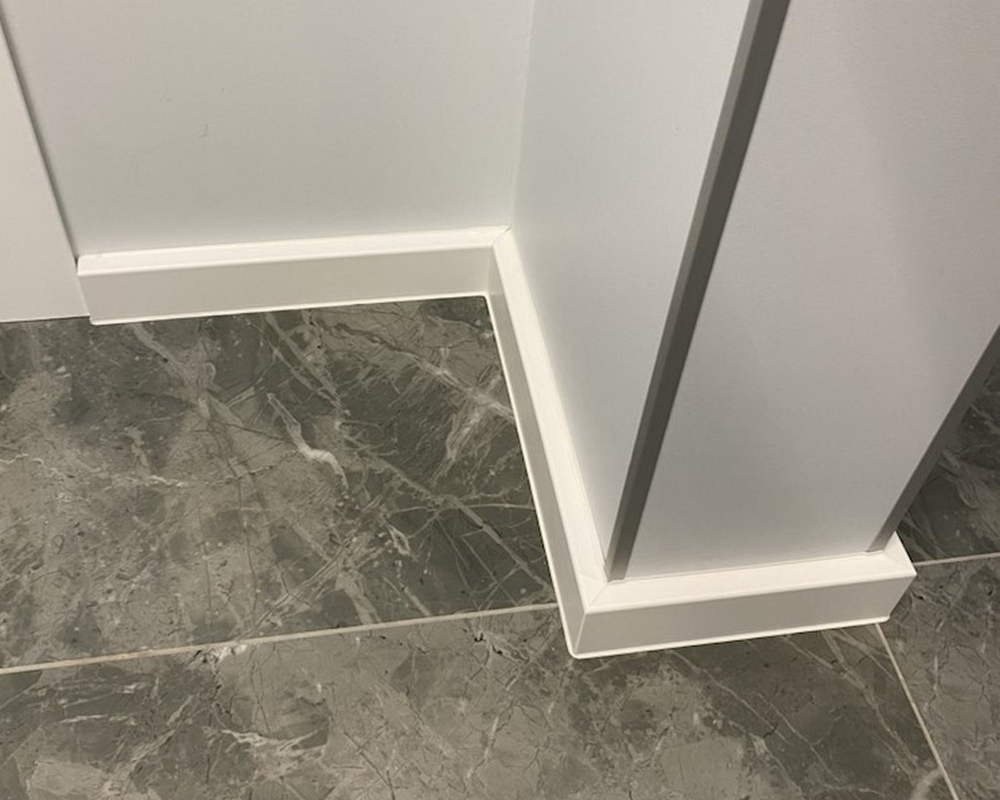 Плинтус ХДФ Dollken Cubu Flex Life 100 мм х 2,5 м 1013 (5012) Белый