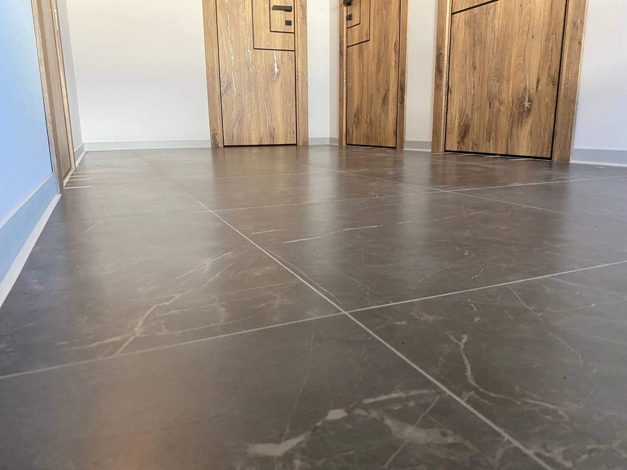 Плинтус ХДФ Dollken S60 60 мм х 2,575м 1248 Бело-серый