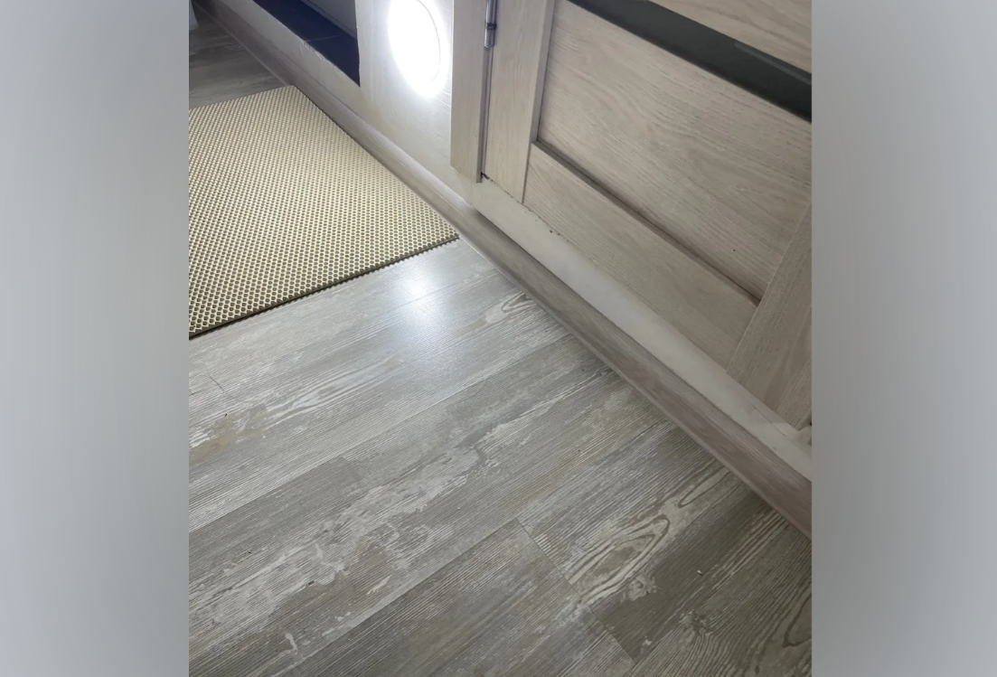 Плинтус ПВХ Идеал Классик 70мм 2,2м 262 Клен вермонт