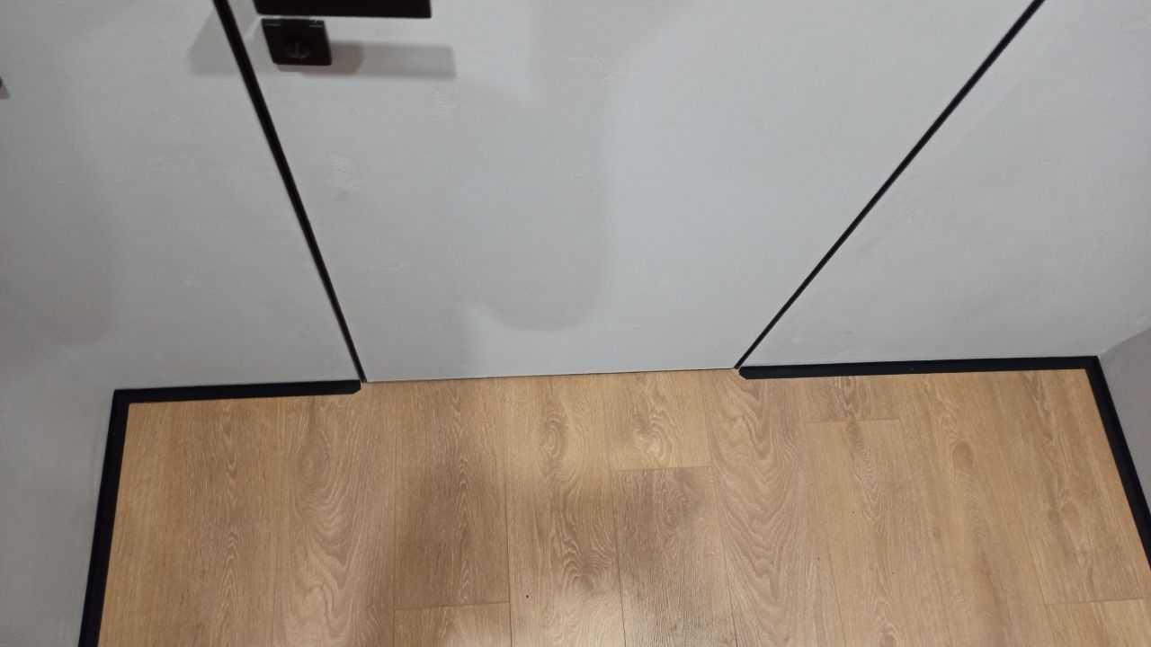 Антиплинтус Апл 02.2700.15. Черный