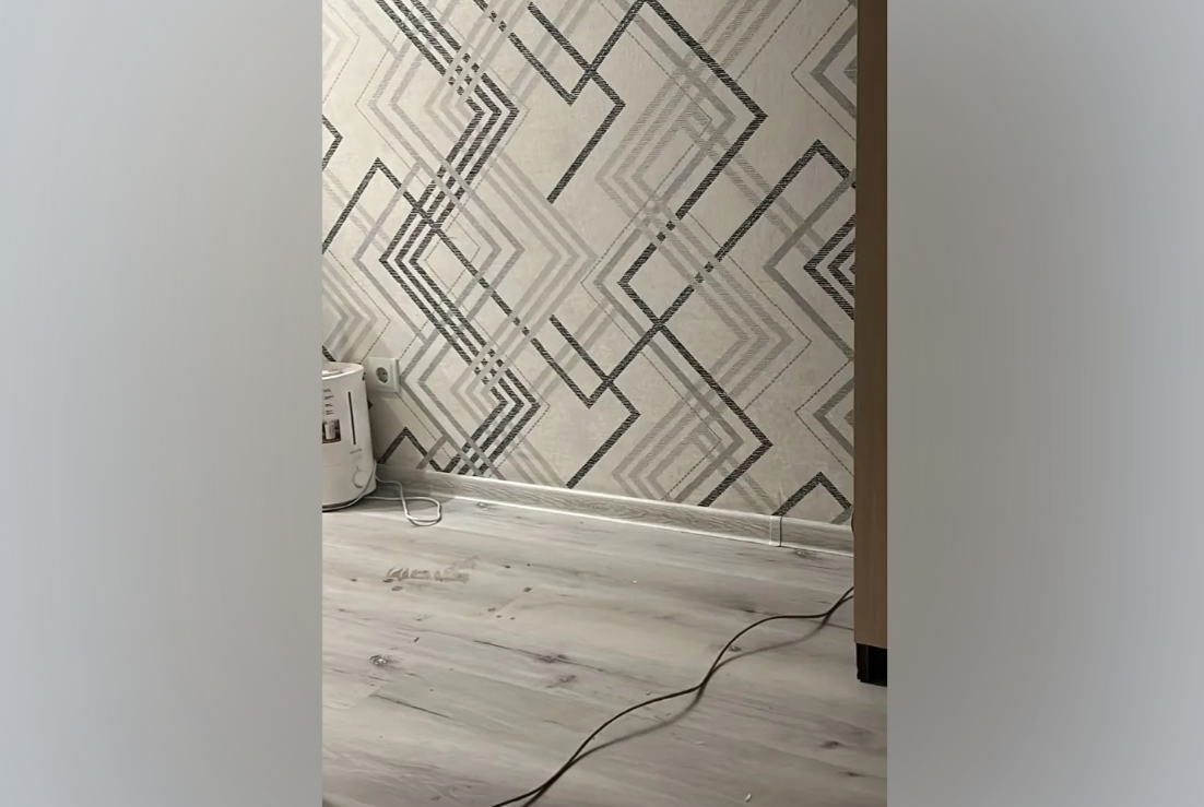 Плинтус ПВХ с кабель-каналом Рико Лео 195 Сосна серебристая