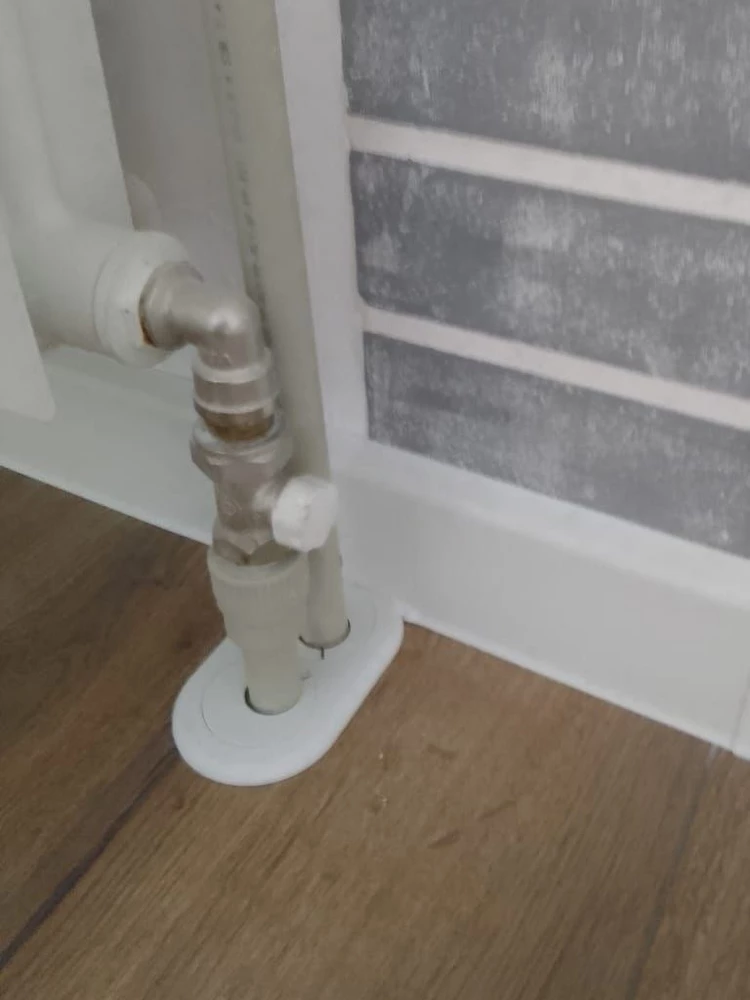 Двойной обвод для труб ПВХ d20 Белый