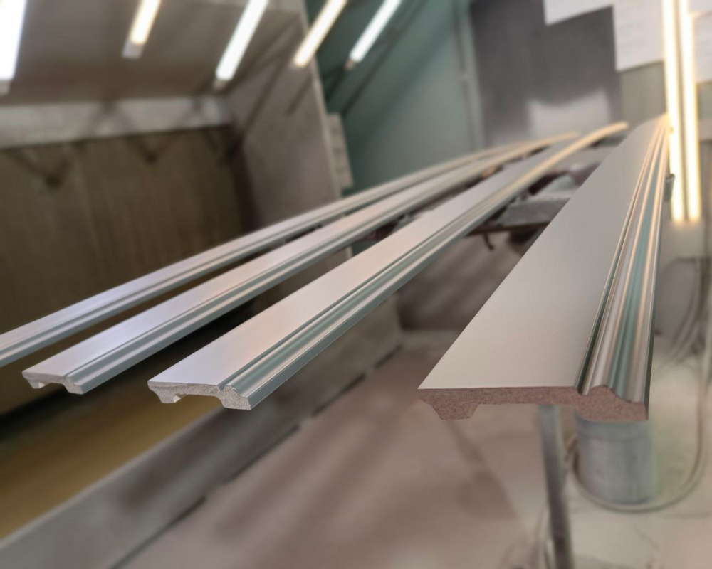 Плинтус СОЛИД 1 UHD 01/80 80*12*2000. Окраска включена в стоимость