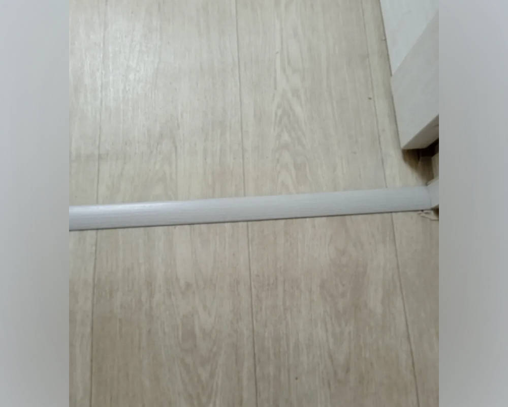 Самоклеящийся порог ЛС 35.1800.4053 Ясень графит