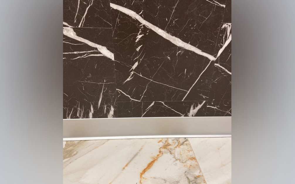 Алюминиевый плинтус AKBD40-MS 2,5м Серебро матовое