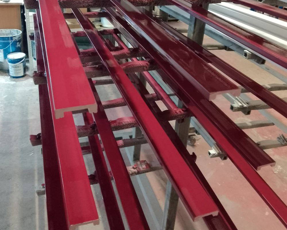 Плинтус ПОЛИСТИРОЛ HI WOOD B90V1 90мм х 14мм х 2,0м. Окраска включена в стоимость